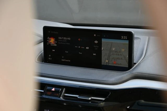 2023 Acura MDX 4th Gen - Image 13 of 21