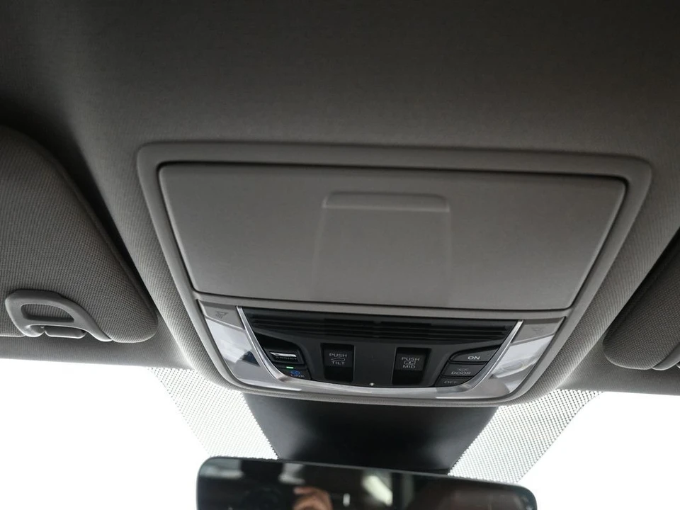 2023 Acura MDX 4th Gen - Image 17 of 21