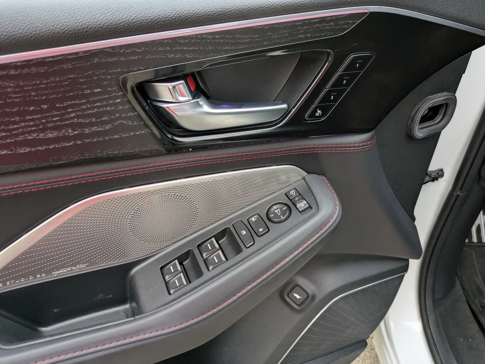 2023 Acura MDX 4th Gen - Image 17 of 21