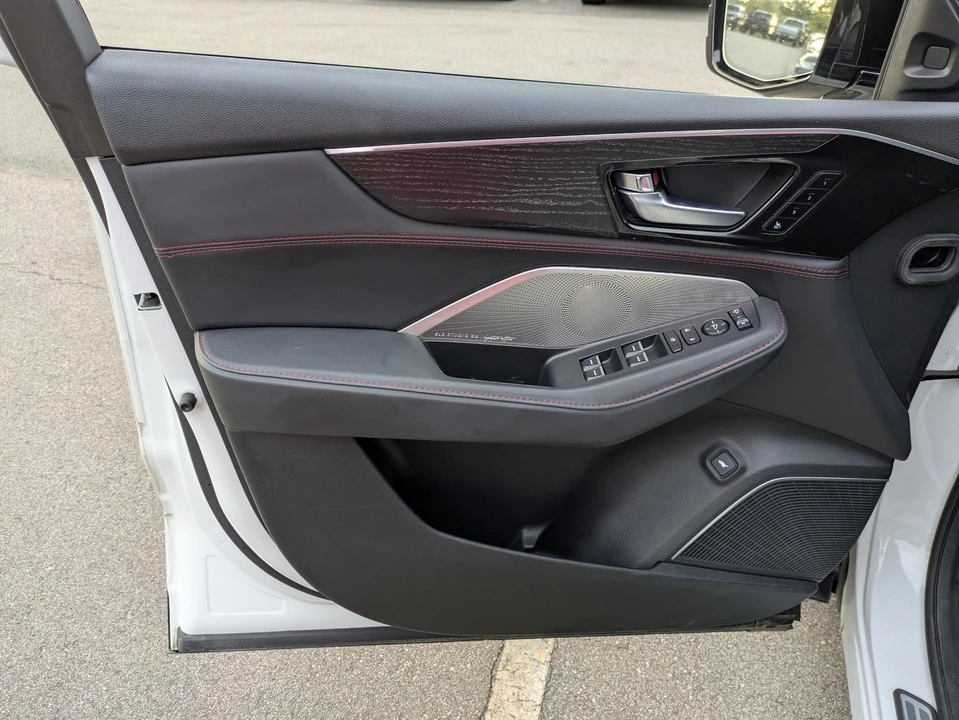 2023 Acura MDX 4th Gen - Image 16 of 21
