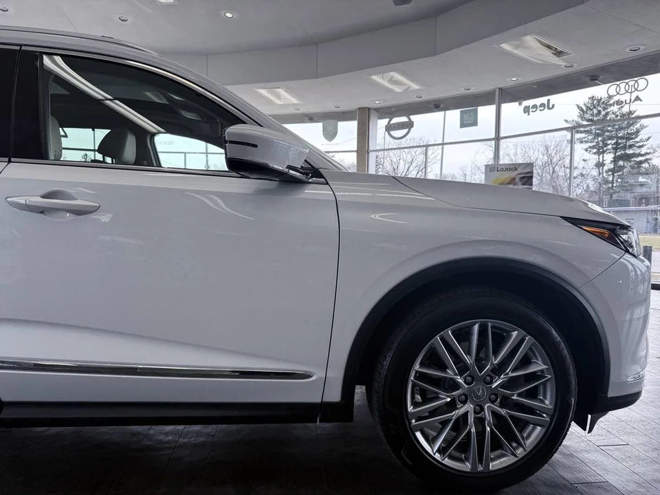 2023 Acura MDX 4th Gen - Image 8 of 21