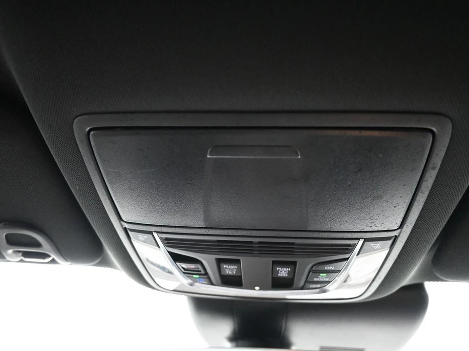 2023 Acura RDX 3rd Gen - Image 17 of 31