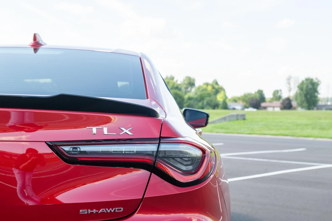 2023 Acura TLX 2nd Gen - Image 16 of 31