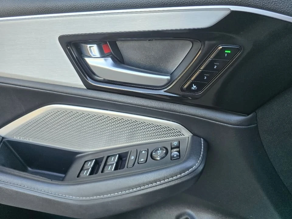 2023 Acura MDX 4th Gen - Image 11 of 18