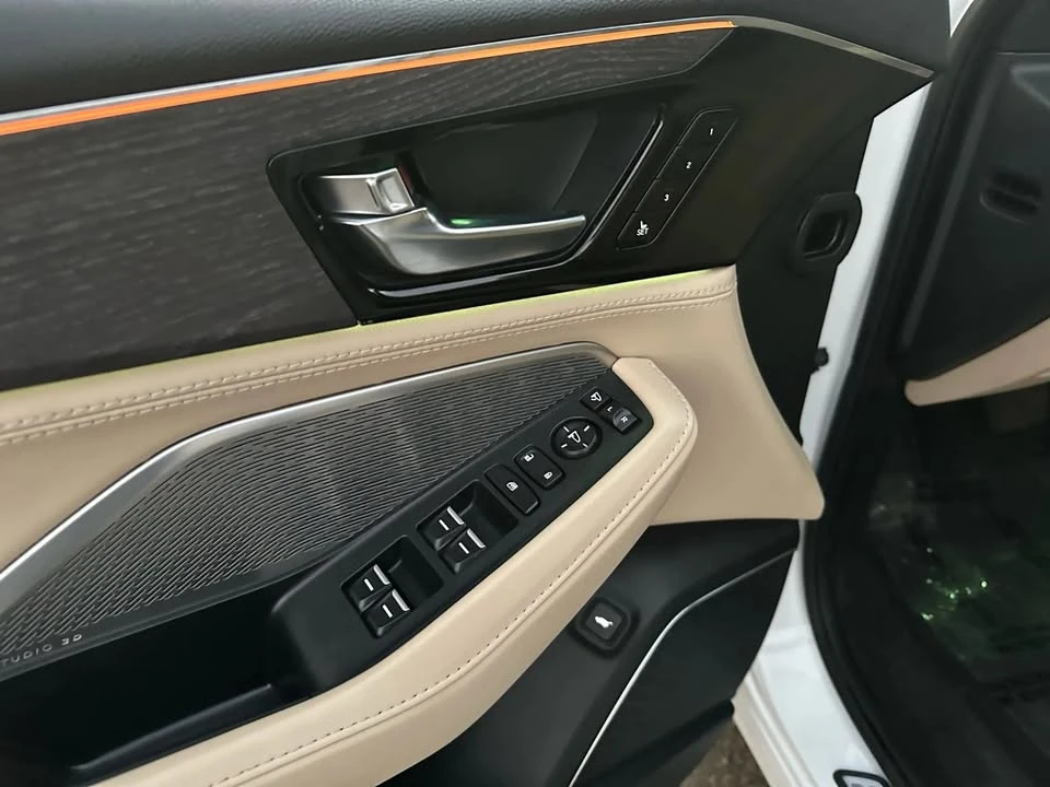 2023 Acura MDX 4th Gen - Image 11 of 20