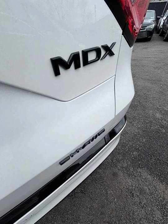 2023 Acura MDX 4th Gen - Image 18 of 19