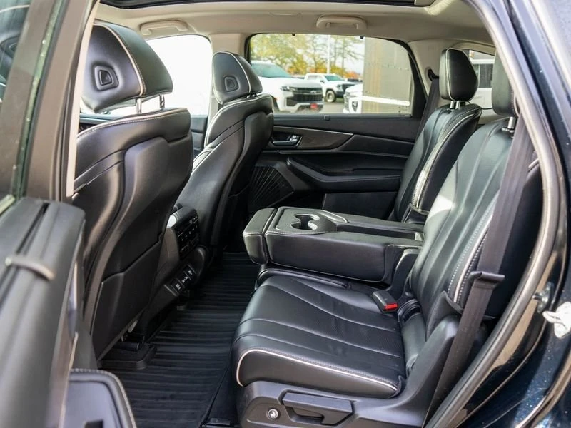 2023 Acura MDX 4th Gen - Image 12 of 18