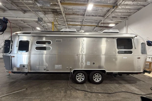 2023 Airstream - Image 3 of 7