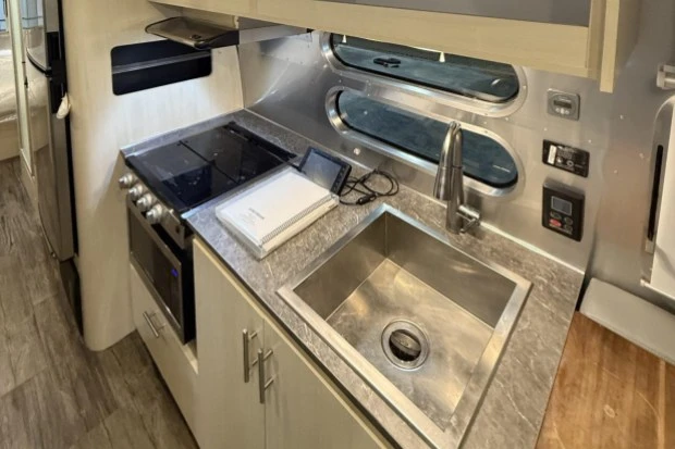 2023 Airstream - Image 5 of 7