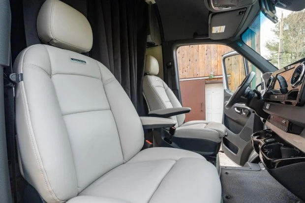 2023 Airstream - Image 4 of 8