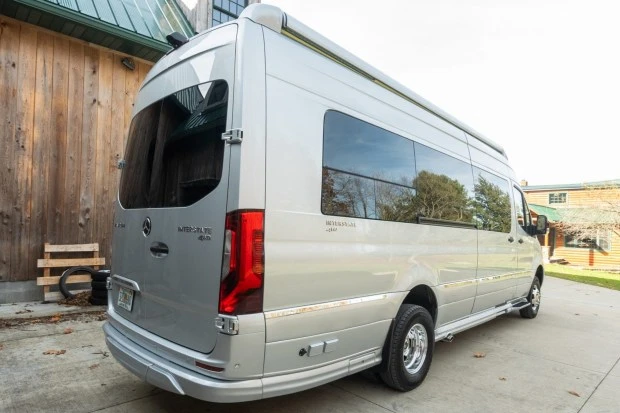 2023 Airstream - Image 2 of 8