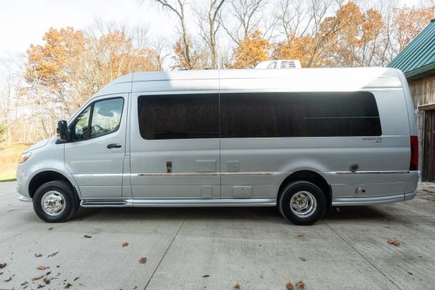 2023 Airstream - Image 3 of 8