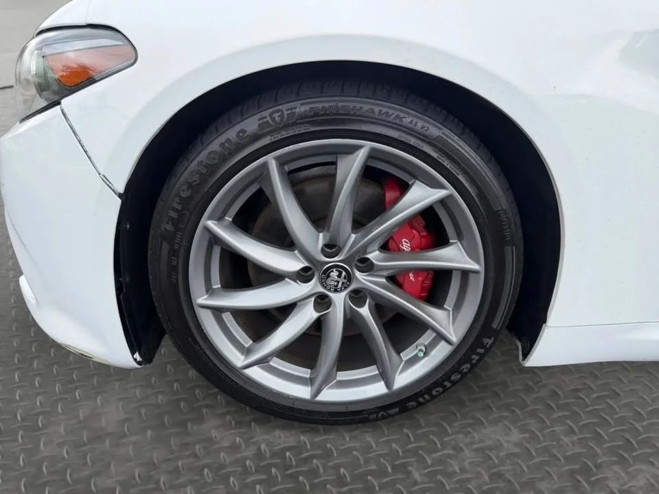 2023 Alfa Romeo Giulia - Image 9 of 20