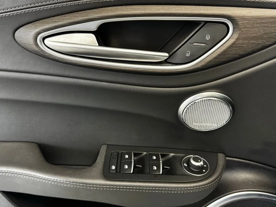 2023 Alfa Romeo Giulia - Image 9 of 16