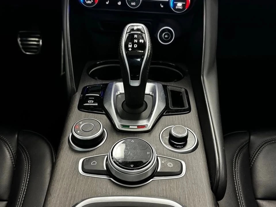 2023 Alfa Romeo Giulia - Image 16 of 16