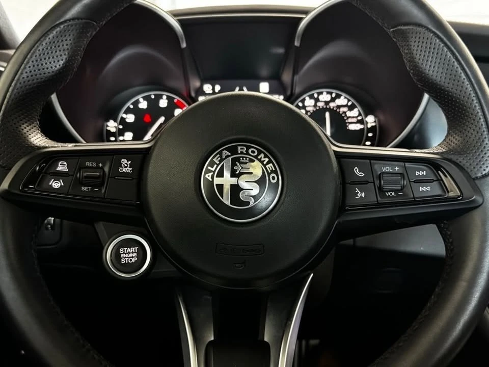 2023 Alfa Romeo Giulia - Image 11 of 16