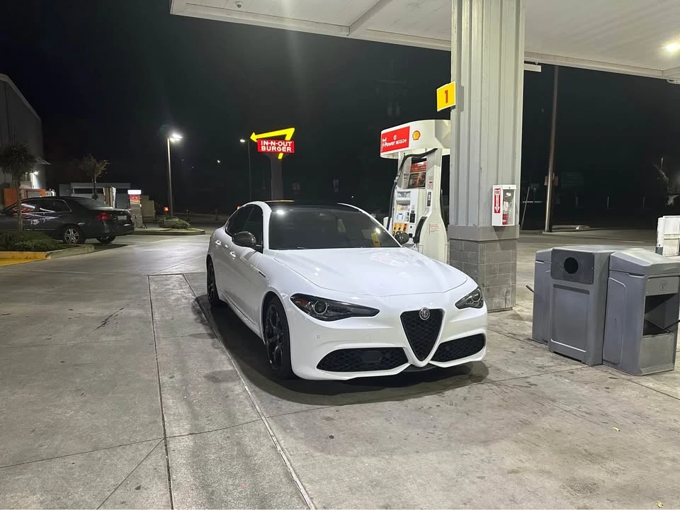2023 Alfa Romeo Giulia - Image 2 of 4