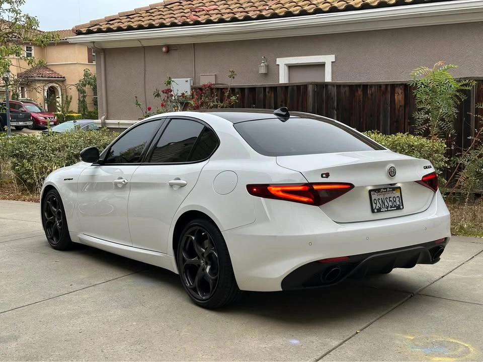 2023 Alfa Romeo Giulia - Image 3 of 4
