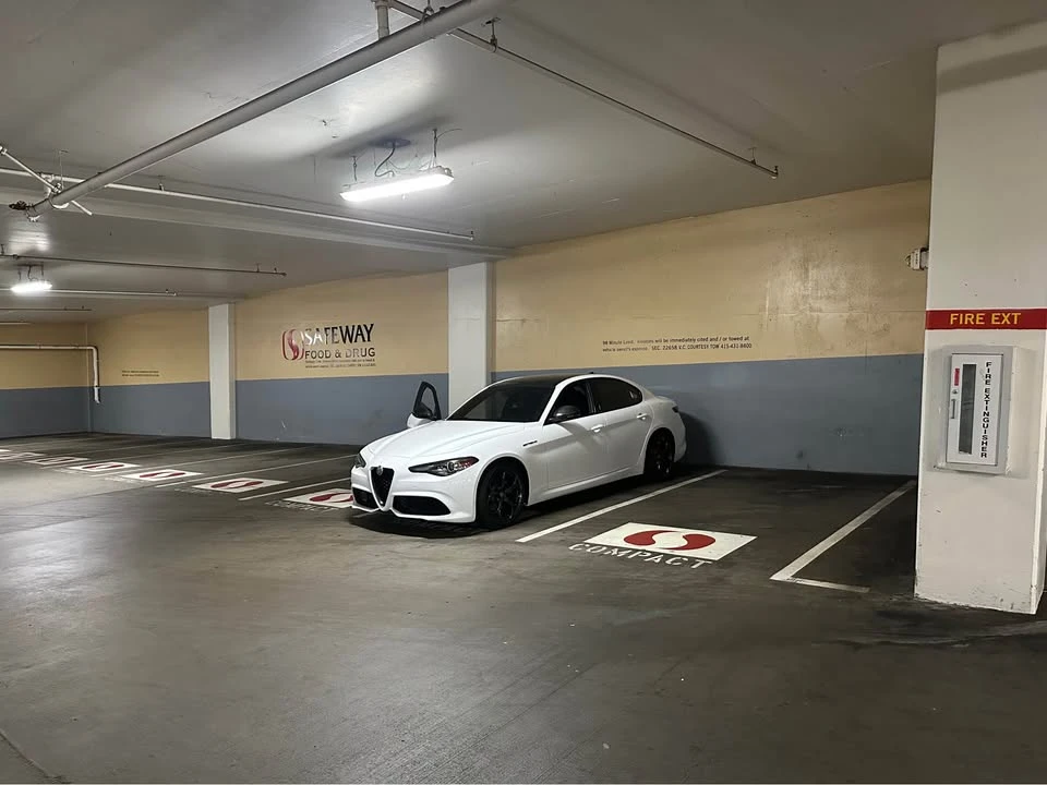 2023 Alfa Romeo Giulia - Image 4 of 4
