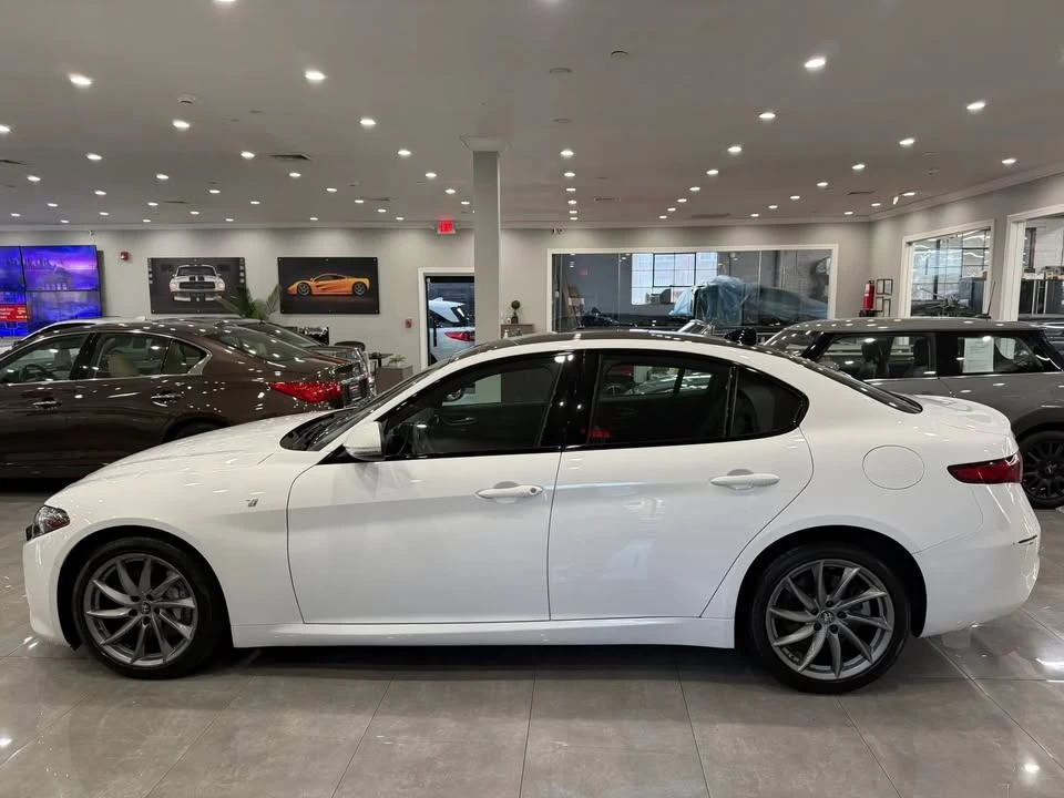 2023 Alfa Romeo Giulia - Image 2 of 20