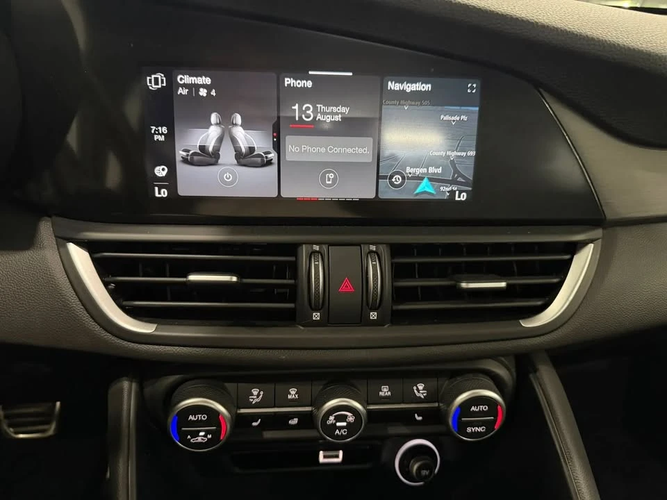 2023 Alfa Romeo Giulia - Image 16 of 20