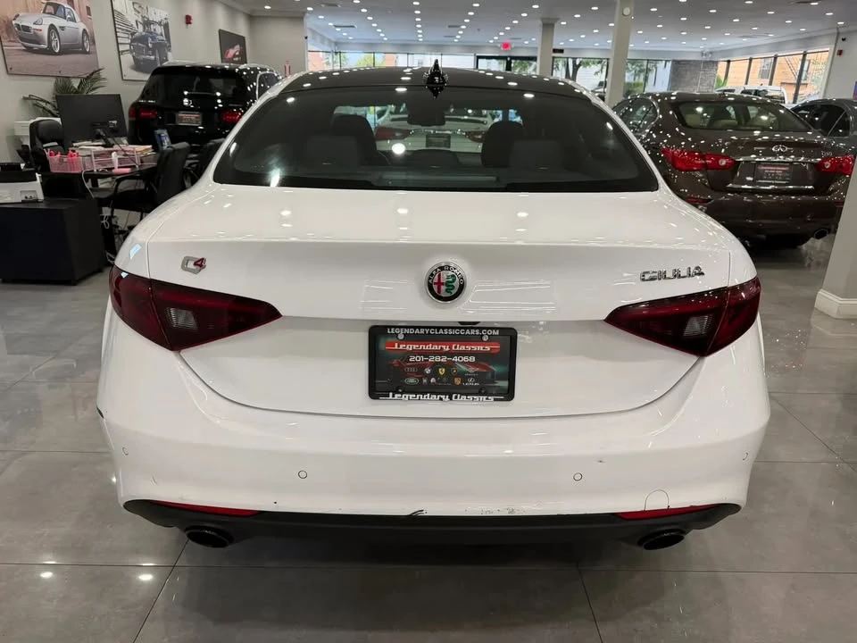2023 Alfa Romeo Giulia - Image 4 of 20