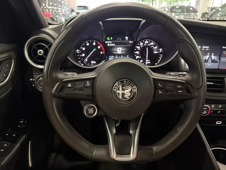 2023 Alfa Romeo Giulia - Image 19 of 20