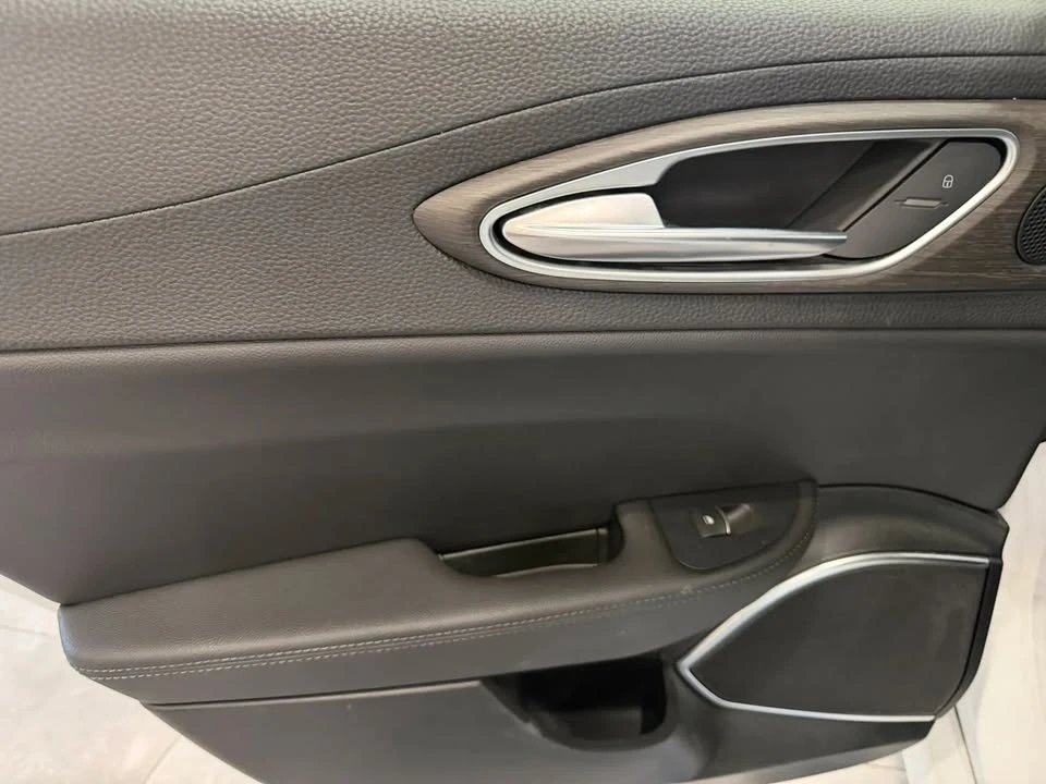 2023 Alfa Romeo Giulia - Image 10 of 20