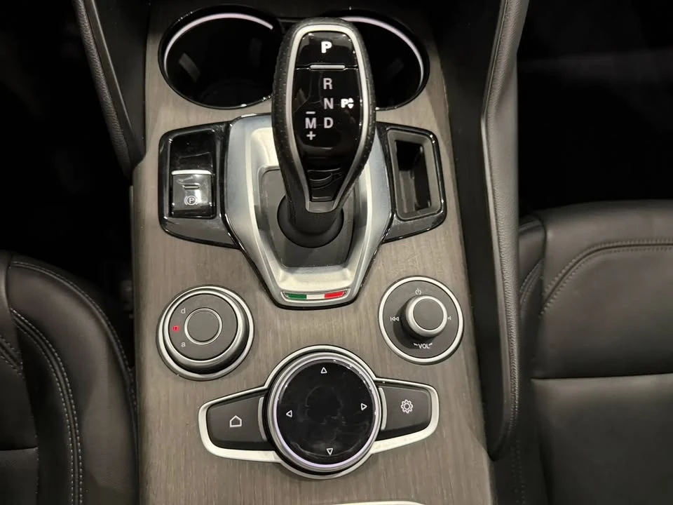 2023 Alfa Romeo Giulia - Image 17 of 20