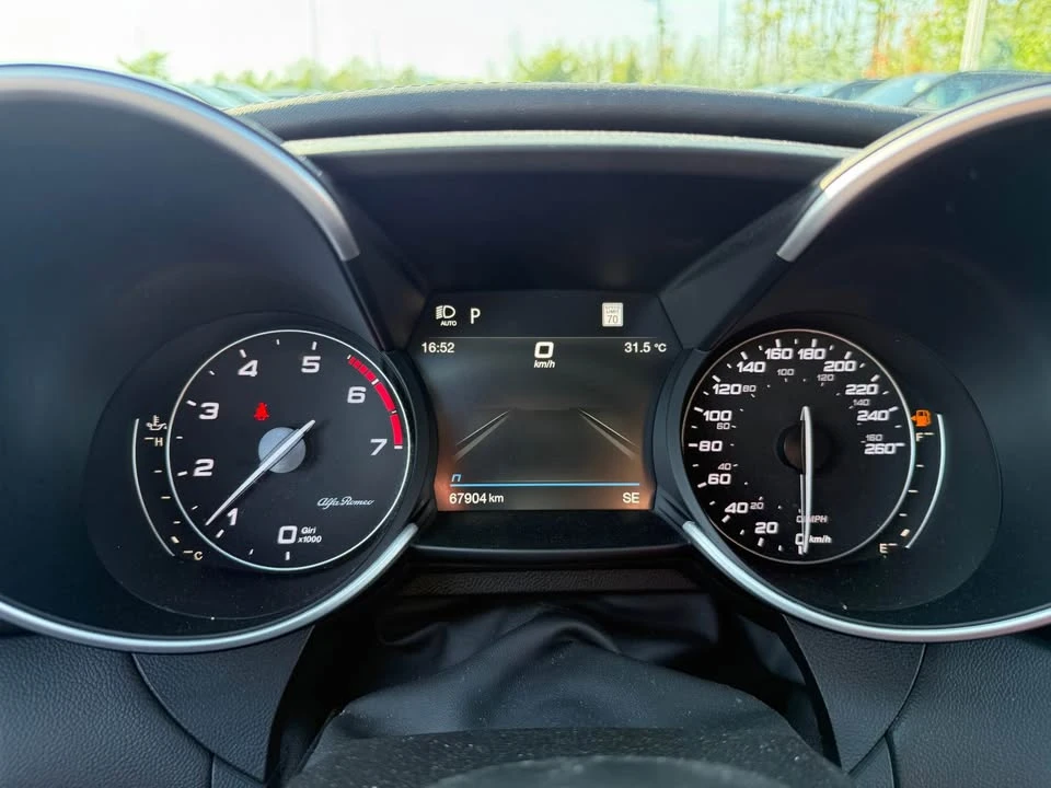 2023 Alfa Romeo Giulia - Image 8 of 12