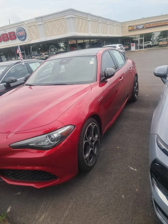 2023 Alfa Romeo Giulia - Image 2 of 5