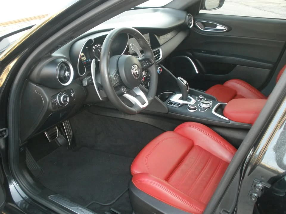 2023 Alfa Romeo Giulia - Image 13 of 20