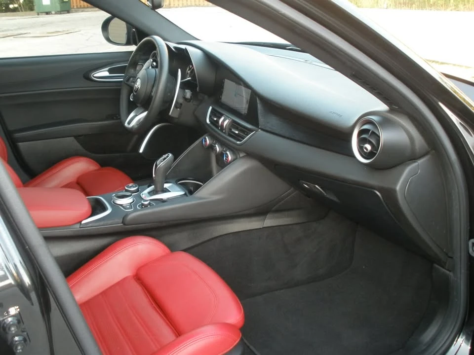 2023 Alfa Romeo Giulia - Image 16 of 20