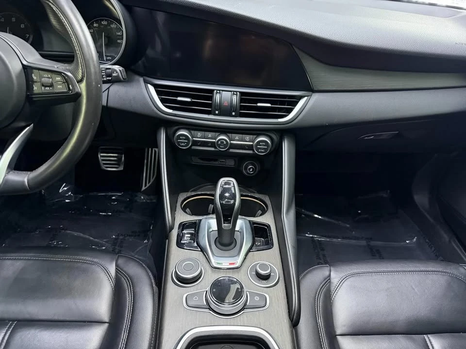 2023 Alfa Romeo Giulia - Image 15 of 20