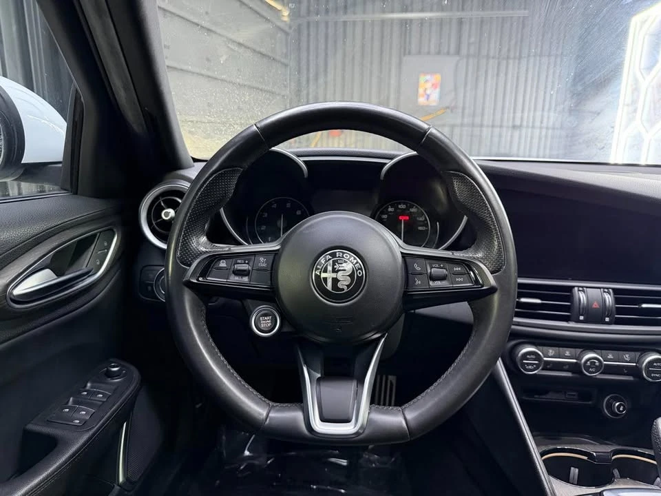 2023 Alfa Romeo Giulia - Image 13 of 20