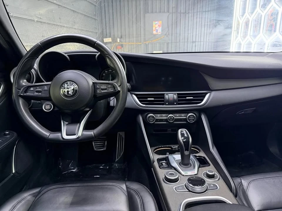 2023 Alfa Romeo Giulia - Image 14 of 20