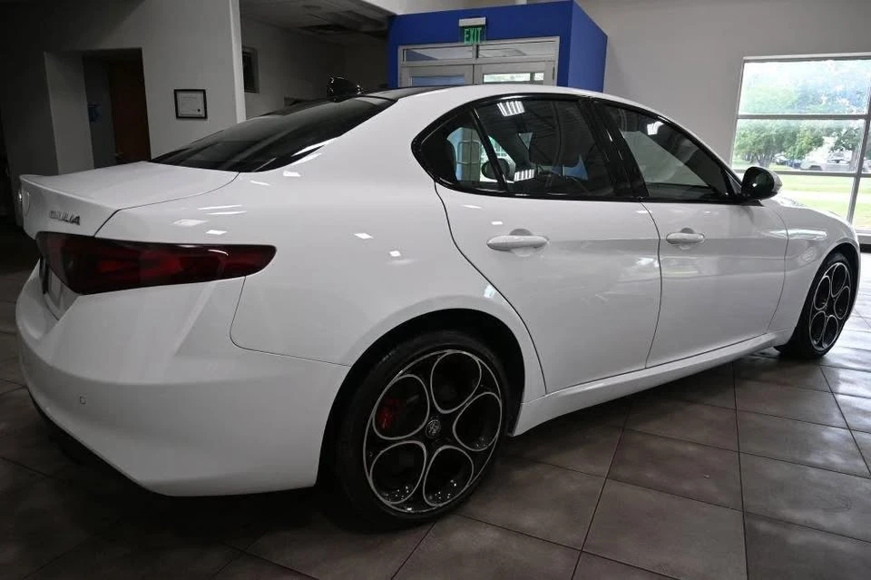 2023 Alfa Romeo Giulia - Image 5 of 20