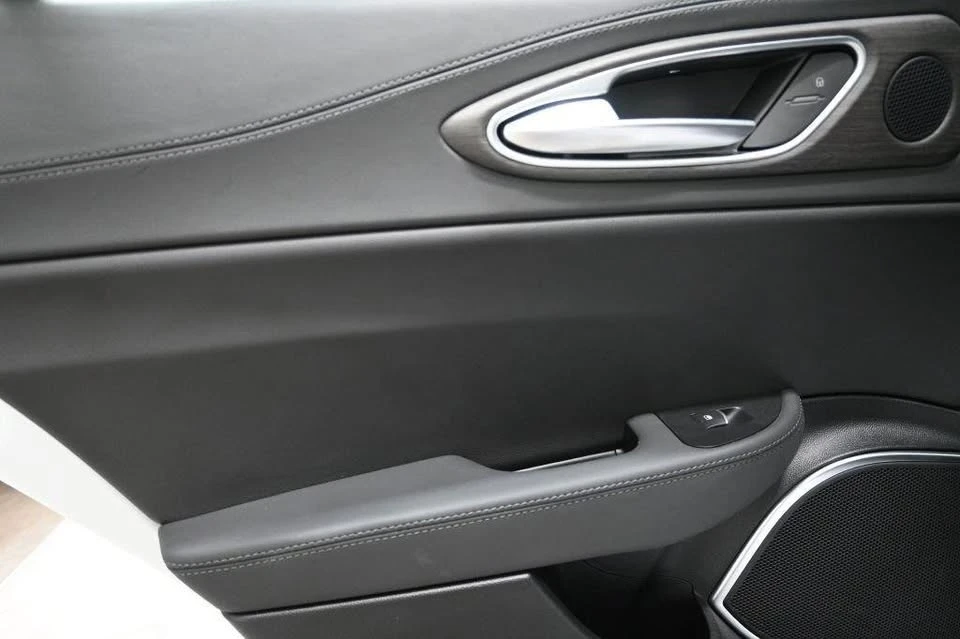 2023 Alfa Romeo Giulia - Image 14 of 20