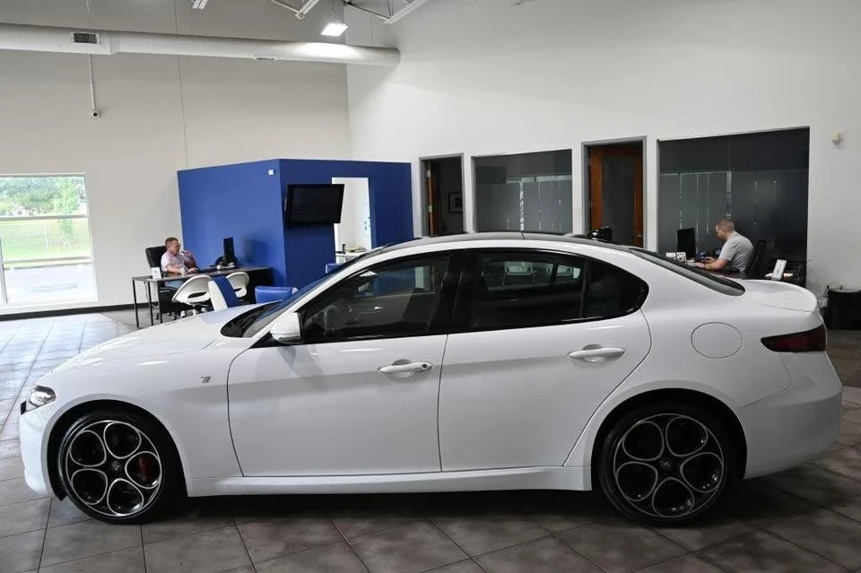 2023 Alfa Romeo Giulia - Image 2 of 20