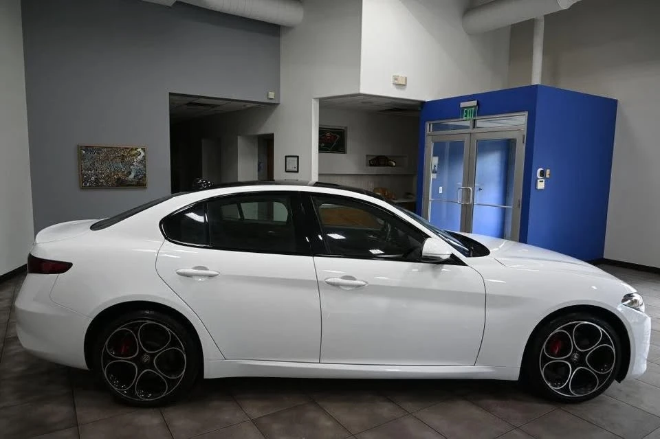 2023 Alfa Romeo Giulia - Image 6 of 20