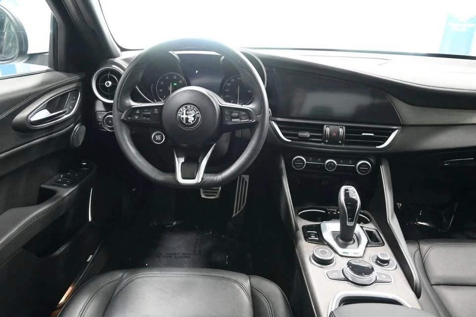 2023 Alfa Romeo Giulia - Image 12 of 20