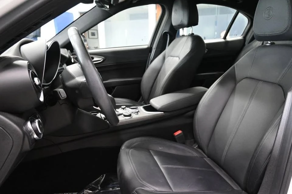 2023 Alfa Romeo Giulia - Image 13 of 20