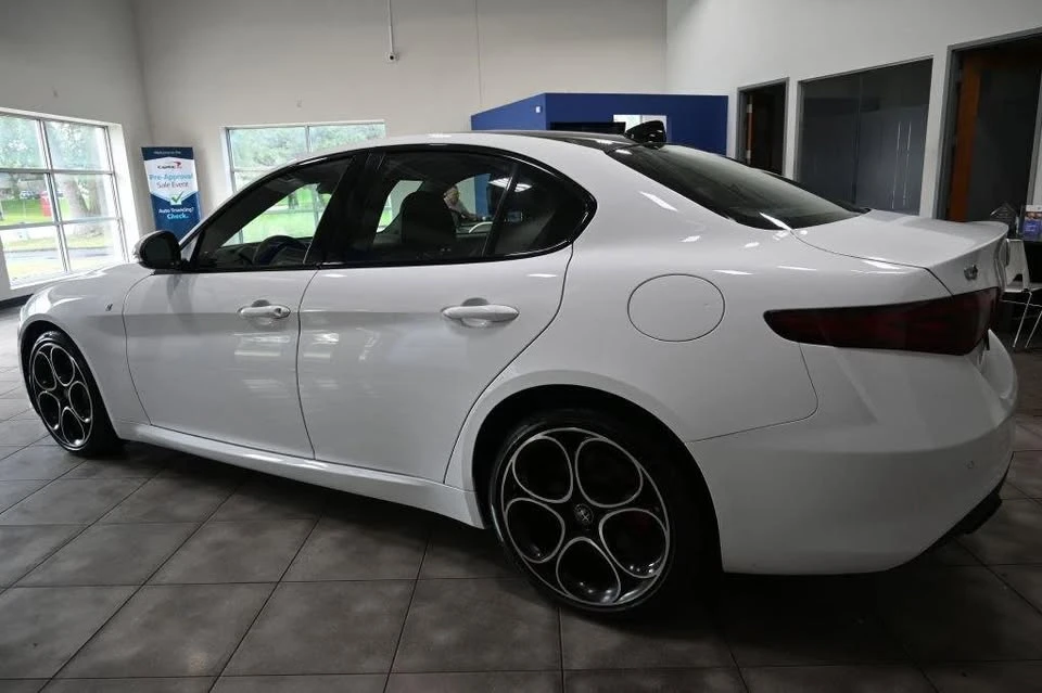 2023 Alfa Romeo Giulia - Image 3 of 20