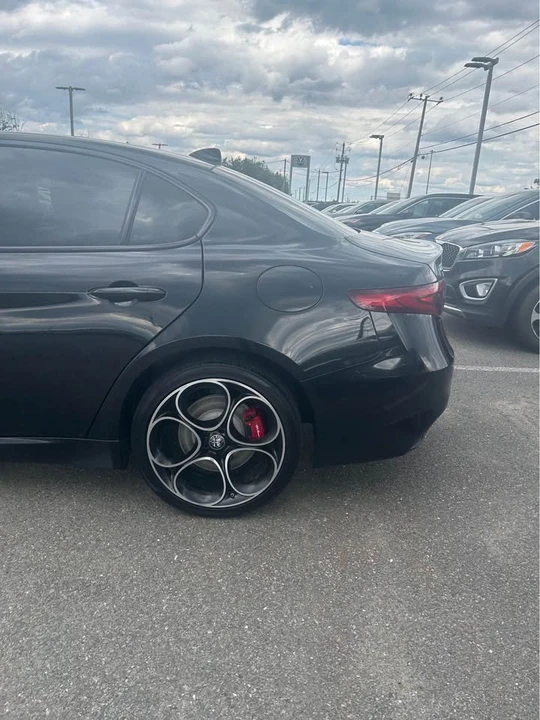 2023 Alfa Romeo Giulia - Image 5 of 9