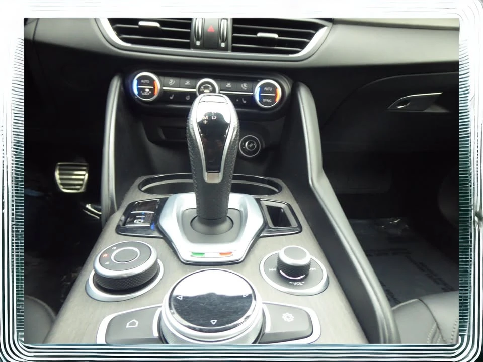2023 Alfa Romeo Giulia - Image 15 of 20
