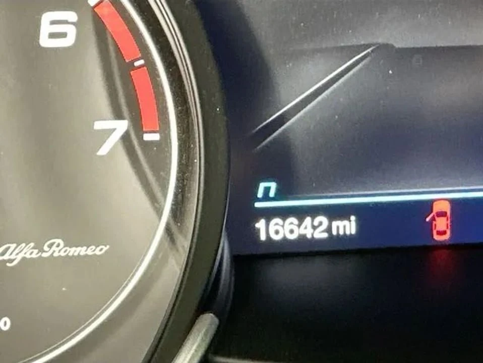 2023 Alfa Romeo Giulia - Image 13 of 20