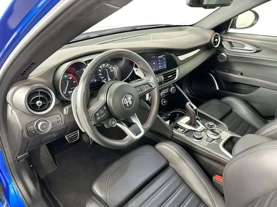 2023 Alfa Romeo Giulia - Image 9 of 20