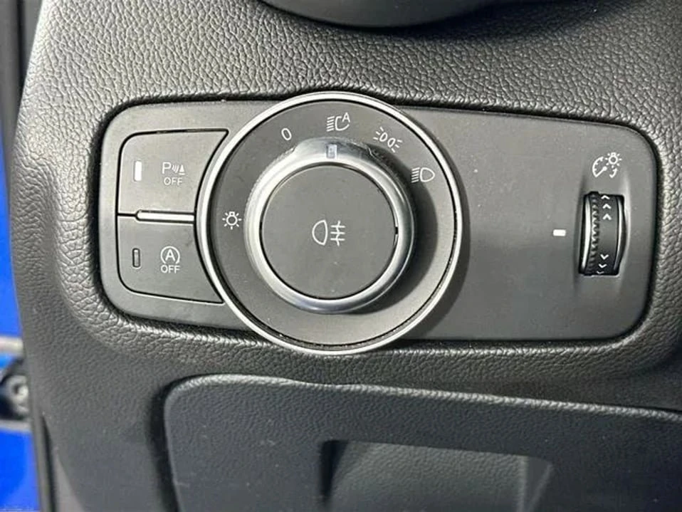 2023 Alfa Romeo Giulia - Image 10 of 20