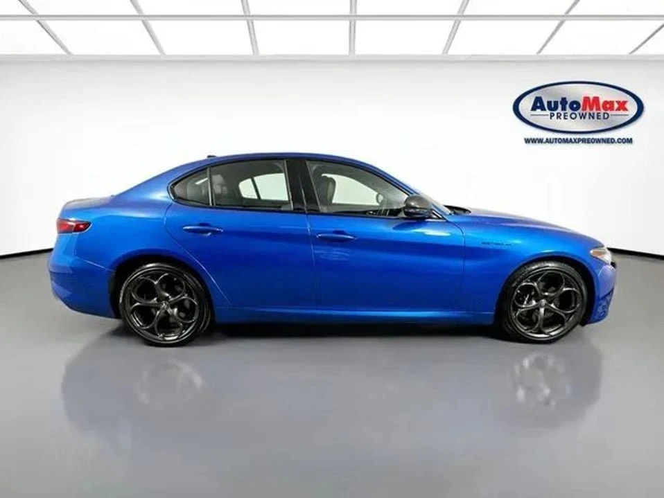 2023 Alfa Romeo Giulia - Image 8 of 20