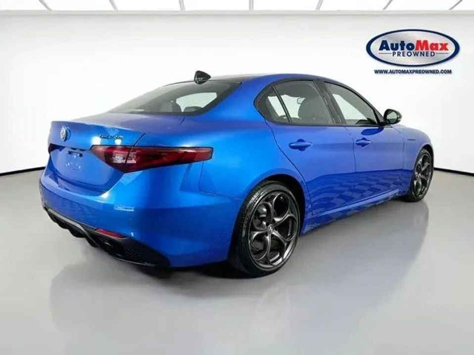 2023 Alfa Romeo Giulia - Image 7 of 20